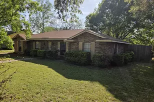 521 Newcastle Dr, DeSoto, TX 75115 - Photo 2