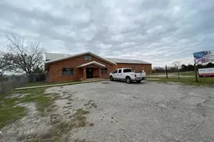 901 Decatur St, Bowie, TX 76230 - Photo 1