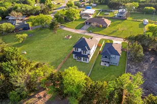 232 Hilltop Dr, Ennis, TX 75119 - Photo 30