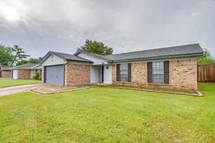 2733 Southpark Ln, Fort Worth, TX 76133 - Photo 4