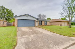 2733 Southpark Ln, Fort Worth, TX 76133 - Photo 2