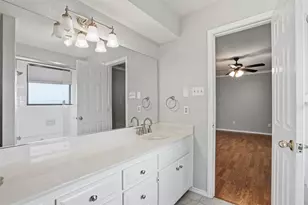 5845 Water Ridge Dr, Arlington, TX 76016 - Photo 12