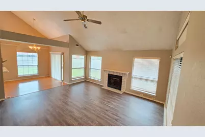 6301 Fairlane Drive, Arlington, TX 76001 - Photo 12