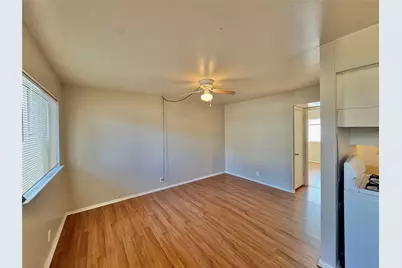 1005 W Hickory Street #W9, Denton, TX 76201 - Photo 2