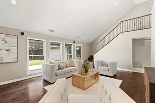 237 Woodcrest Dr, Richardson, TX 75080 - Photo 2