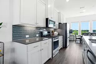 695 Vista Del Lago Dr, Lewisville, TX 75067 - Photo 10