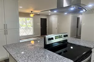 1508 Grantland Cir, Fort Worth, TX 76112 - Photo 18