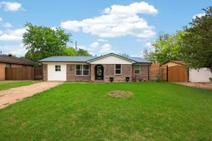 2231 Loyce Dr, Mesquite, TX 75149 - Photo 2