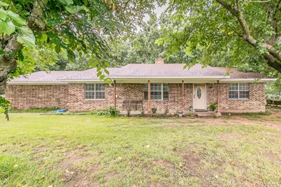904 Sherman St, Tioga, TX 76271 - Photo 2