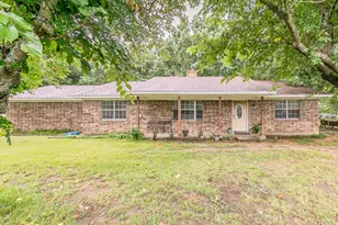 904 Sherman St, Tioga, TX 76271 - Photo 1