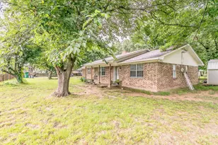 904 Sherman St, Tioga, TX 76271 - Photo 1