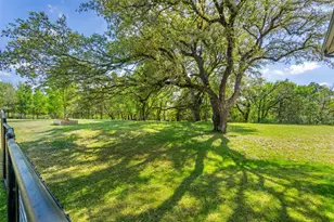 2012 Southern Rise Ct, Granbury, TX 76049 - Photo 32
