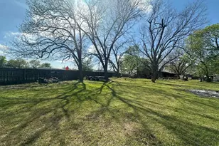 302 N Commercial St, Bells, TX 75414 - Photo 1