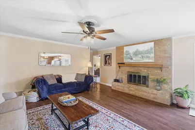 217 E Louella Drive, Hurst, TX 76054 - Photo 8