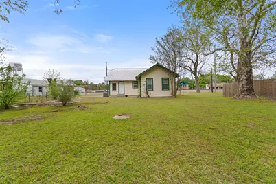 407 W Carnegie Street, Winnsboro, TX 75494 - Photo 2