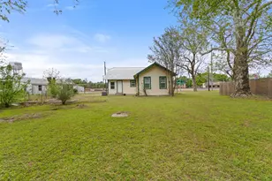 407 W Carnegie St, Winnsboro, TX 75494 - Photo 2