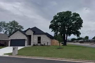 215 Sweetwater Dr, Weatherford, TX 76086 - Photo 1