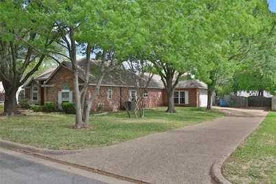 613 Regina Drive, Hewitt, TX 76643 - Photo 2