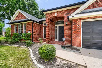 2306 Everton Drive, Arlington, TX 76001 - Photo 2