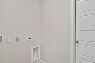 504 Marsh St, Cleburne, TX 76033 - Photo 4