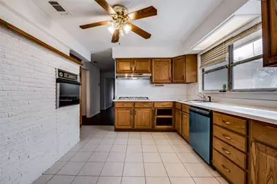 3711 E Devonshire Court, Irving, TX 75062 - Photo 6