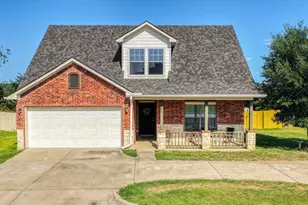 604 Holiday Hills Dr, Mineral Wells, TX 76067 - Photo 1