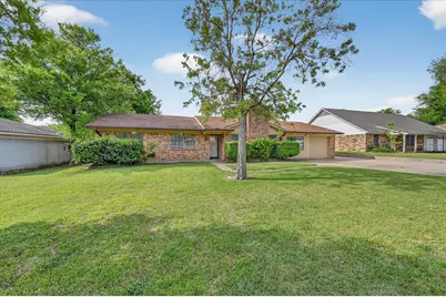 212 Childers Avenue, Benbrook, TX 76126 - Photo 2