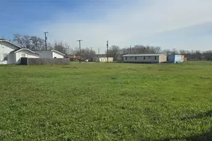 614 N 2nd St, Sanger, TX 76266 - Photo 4