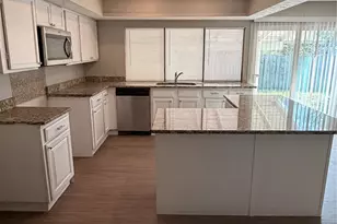 829 Pinoak Dr, Grand Prairie, TX 75052 - Photo 8