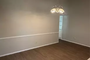 829 Pinoak Dr, Grand Prairie, TX 75052 - Photo 6