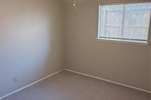 829 Pinoak Dr, Grand Prairie, TX 75052 - Photo 12