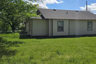800 N 4th St, Sanger, TX 76266 - Photo 4