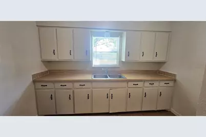 800 N 4th Street, Sanger, TX 76266 - Photo 8