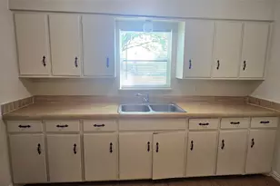 800 N 4th St, Sanger, TX 76266 - Photo 8