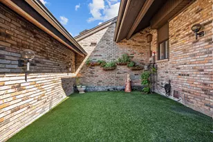 2129 Fountain Square Dr, Fort Worth, TX 76107 - Photo 22