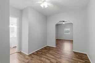 127 E Walker St, Denison, TX 75021 - Photo 6