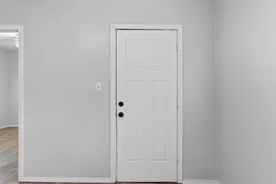 127 E Walker Street, Denison, TX 75021 - Photo 18