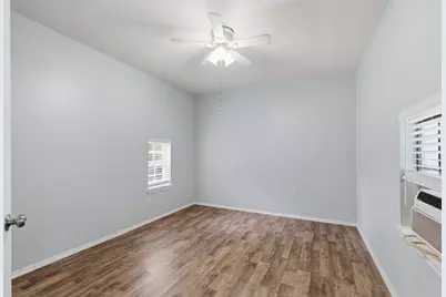 127 E Walker Street, Denison, TX 75021 - Photo 8