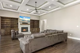 1203 Huntington Cove Ct, Granbury, TX 76048 - Photo 4