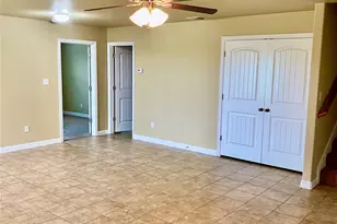 906 Dart Ct, Granbury, TX 76049 - Photo 2