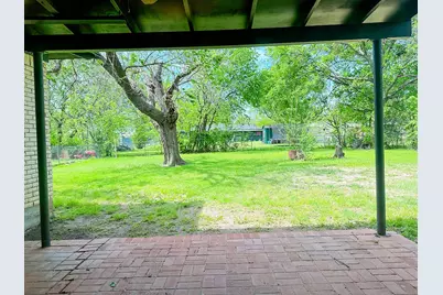 801 N Douglas Avenue, Cleburne, TX 76033 - Photo 26