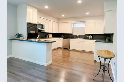 801 N Douglas Avenue, Cleburne, TX 76033 - Photo 12