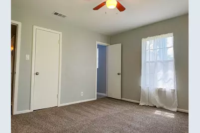 801 N Douglas Avenue, Cleburne, TX 76033 - Photo 22