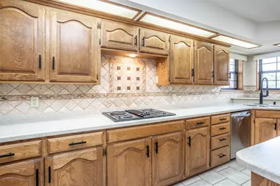 108 E Evans Street, Saint Jo, TX 76265 - Photo 14