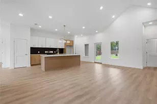 2634 Bainbridge Dr, Dallas, TX 75237 - Photo 2