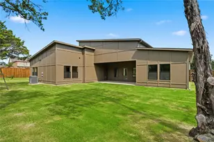 2634 Bainbridge Dr, Dallas, TX 75237 - Photo 32