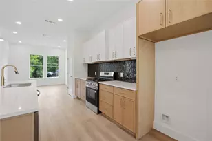 2634 Bainbridge Dr, Dallas, TX 75237 - Photo 10