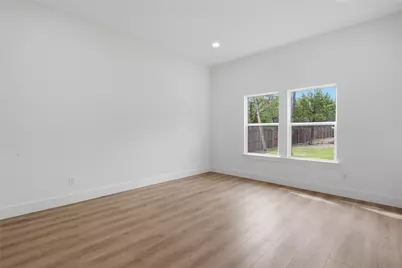 2634 Bainbridge Drive, Dallas, TX 75237 - Photo 12