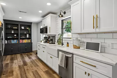 812 Prestwick Street, Bedford, TX 76022 - Photo 2