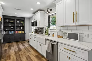 812 Prestwick St, Bedford, TX 76022 - Photo 2